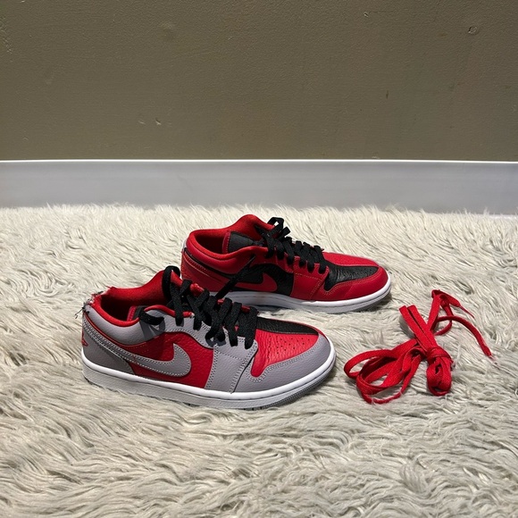 AIR JORDAN 1 LOW SE SPLIT SNEAKERS - Picture 2 of 13
